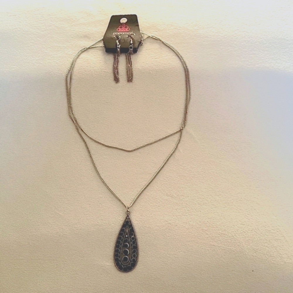 Paparazzi necklace & earrings set, silver & black